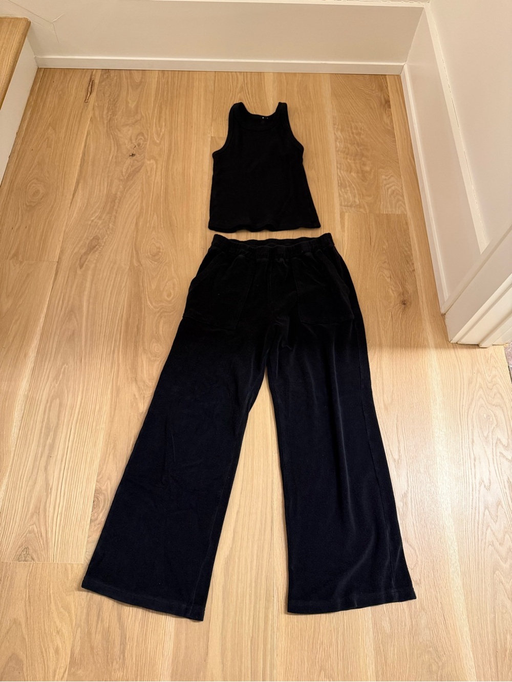 Monrow sz Med pants and tank black